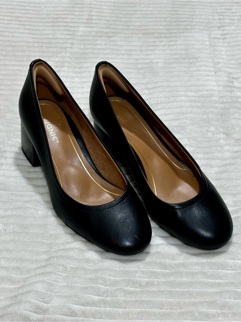 Vionic Carmel Black Round-Toe Block Heel Pumps